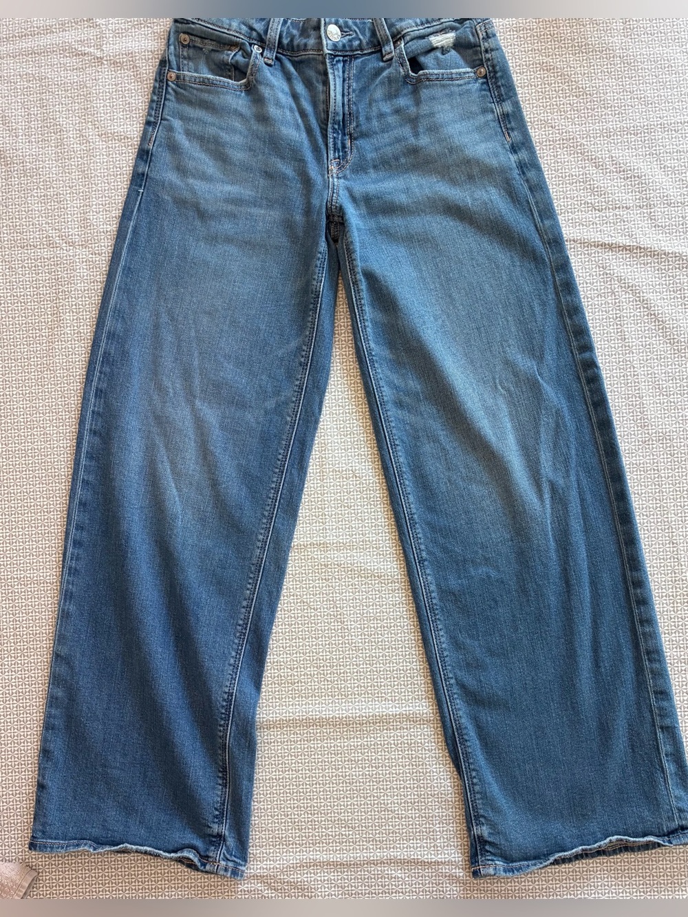 American Eagle Outfitters Wide-Leg Jeans in Medium Blue